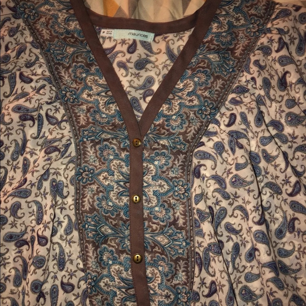 Women’s Tops - Picture 2 of 4